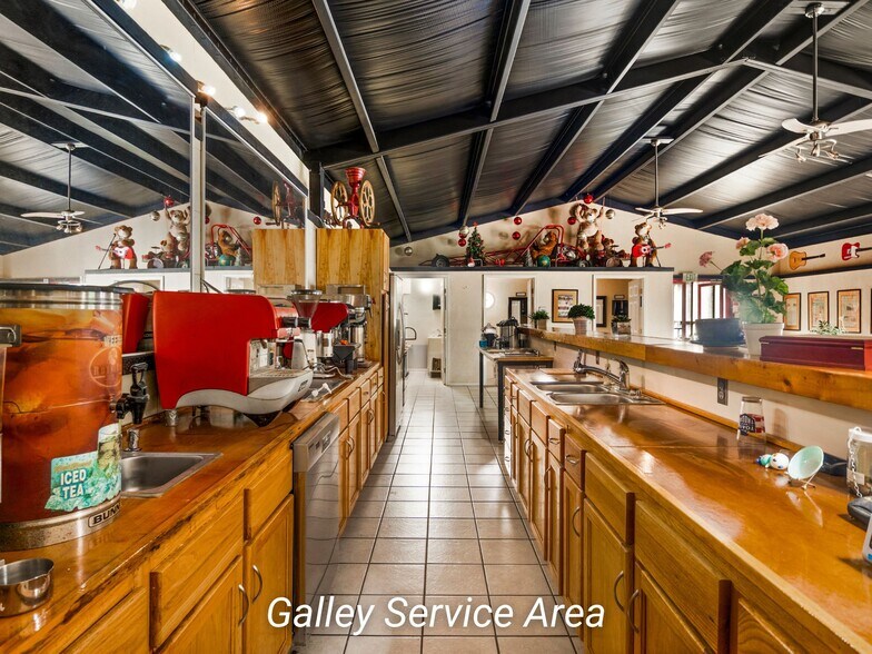 More Photos Of 521 E Front St, Hawkins General Retail For Sale