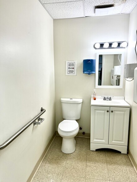 More Photos Of 116 Broadway, Amityville Office For Lease