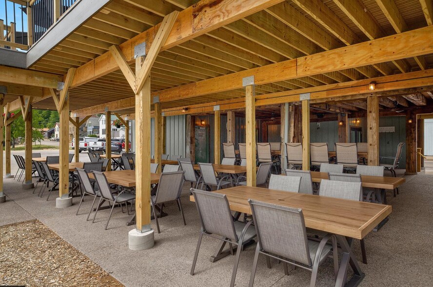 More Photos Of 115 N Shore Dr, Fountain City Restaurant For Sale