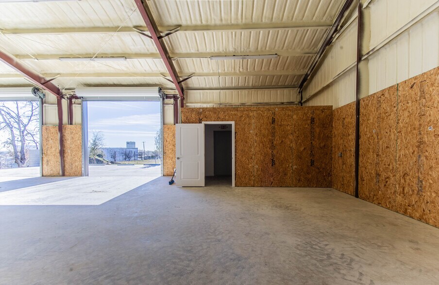 More Photos Of 803 S 2nd Ave, Mansfield Industrial For Sale