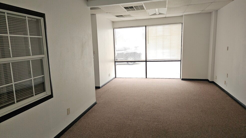 More Photos Of 1047 E Highway 121, Lewisville Self Storage For Lease