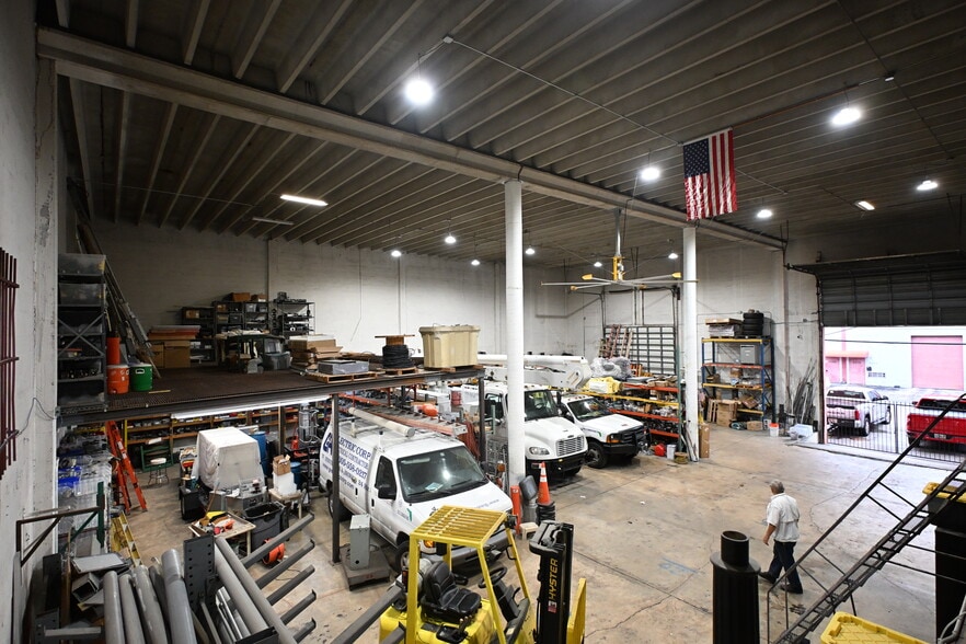 More Photos Of 4450 E 10th Ct, Hialeah Warehouse For Sale