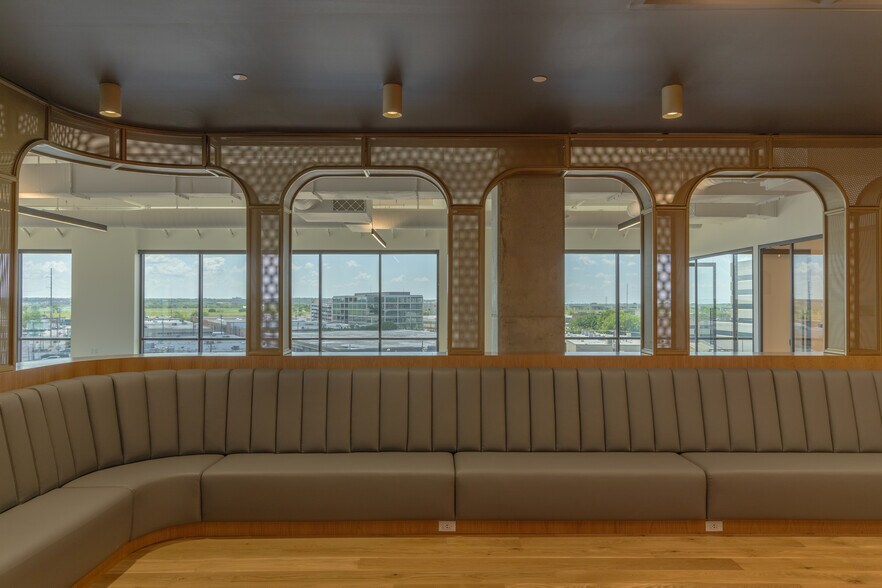 More Photos Of 1333 Oak Lawn Ave, Dallas Office For Lease