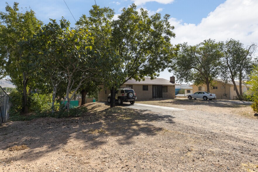 More Photos Of 481 W 100 N, Hurricane Specialty For Sale