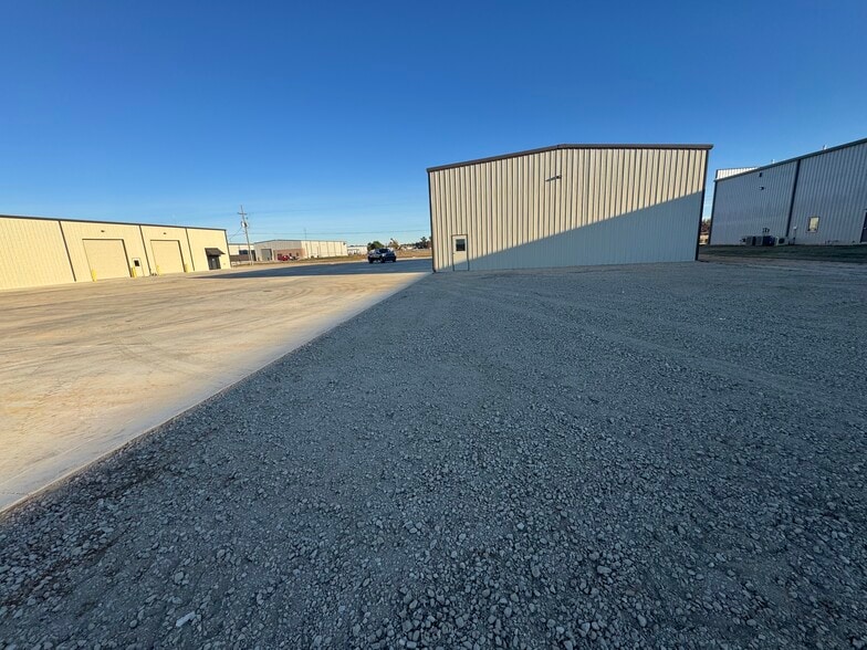 More Photos Of 107 Aerosmith Dr, Richland Light Distribution For Lease