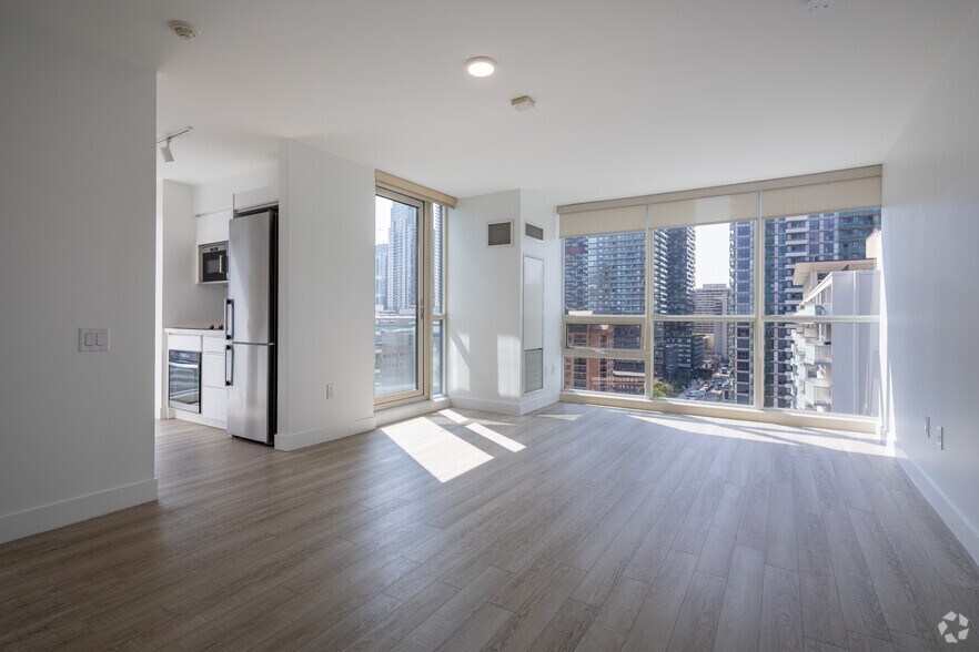 More Photos Of 150 Roehampton Ave, Toronto Apartments For Sale