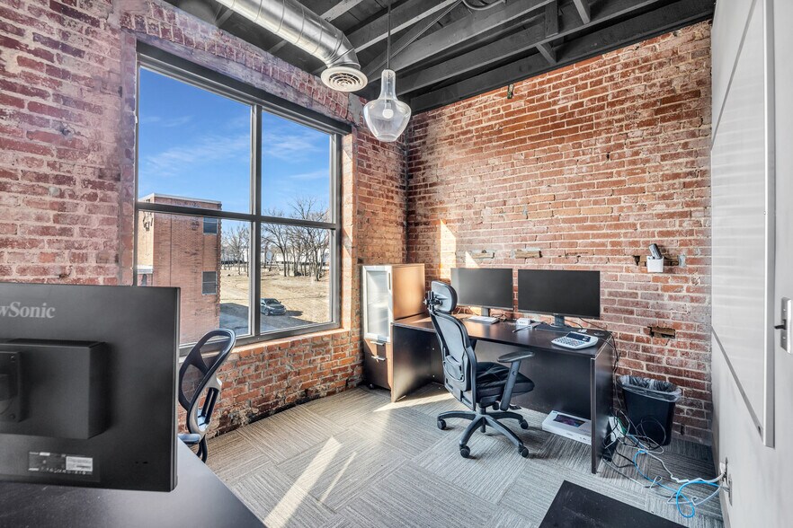 More Photos Of 201 E Hobson Ave, Sapulpa Loft Creative Space For Sale