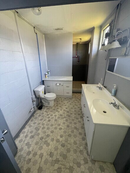 More Photos Of 10 Rhoda St, Farrell Flex For Lease