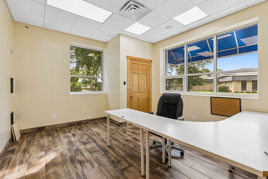 More Photos Of 102 N Rogers St, Aberdeen Restaurant For Sale