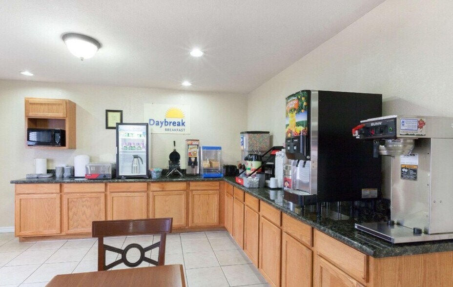 More Photos Of 504 S Meridian Ave, Oklahoma City Hotel For Sale