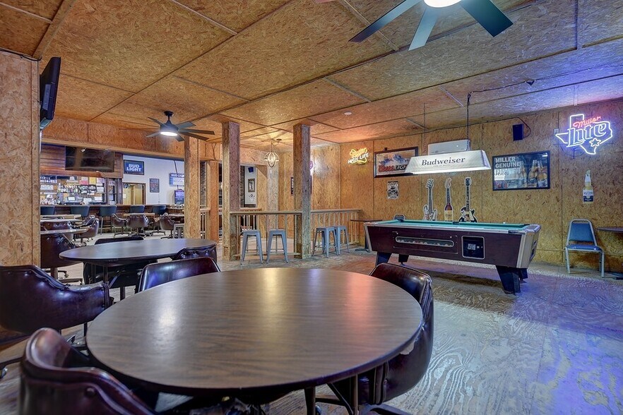 More Photos Of 233 College St, Schulenburg Sports And Entertainment For Sale