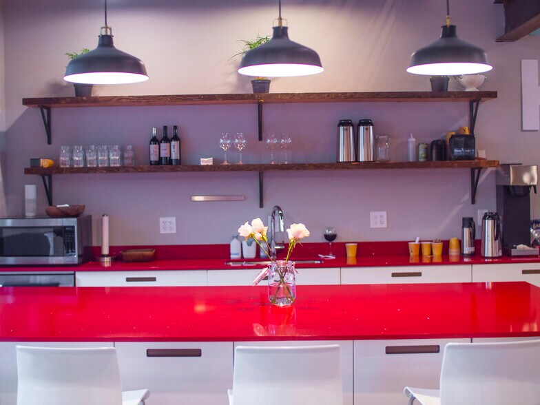 More Photos Of 12-18 W Willow Grove Ave, Philadelphia Self Storage For Lease