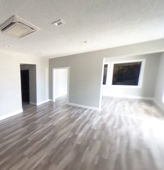 More Photos Of 11222 Astronaut Blvd, Orlando Warehouse For Lease