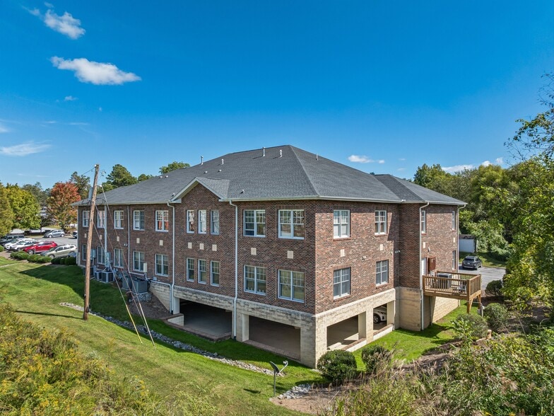 More Photos Of 120 Chadwick Square Ct, Hendersonville Medical For Lease