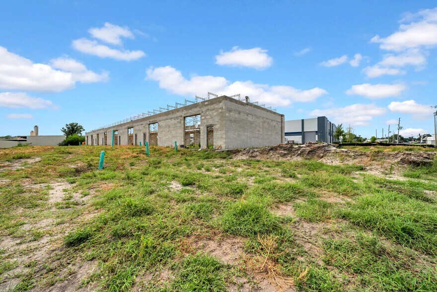 More Photos Of 9310 Ulmerton Rd, Largo Light Manufacturing For Lease