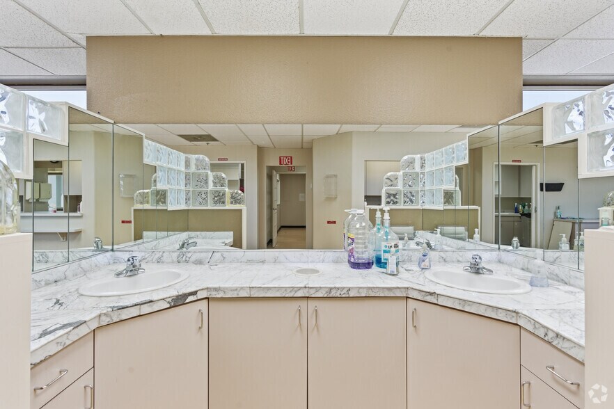 More Photos Of 41593 Winchester Rd, Temecula Office For Lease