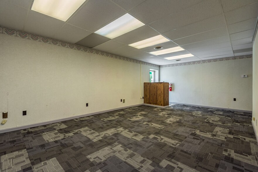 More Photos Of 150 W Rhea Ave, Spring City Medical For Sale