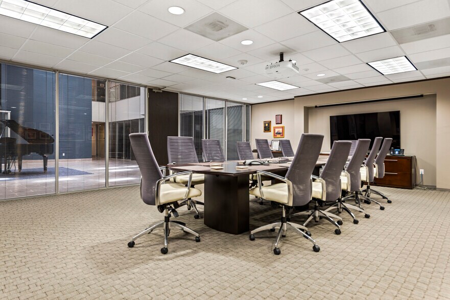 More Photos Of 3104 Edloe St, Houston Office For Sale