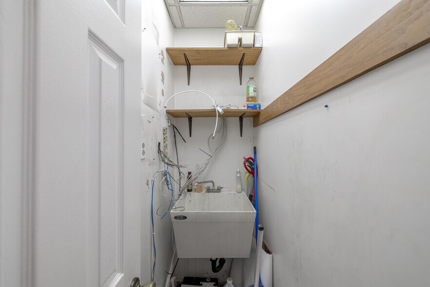 More Photos Of 1408 Ashland Rd, Mansfield Auto Dealership For Sale