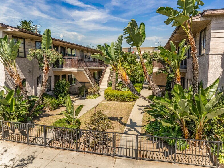 More Photos Of 11061 Venice Blvd, Los Angeles Apartments For Sale