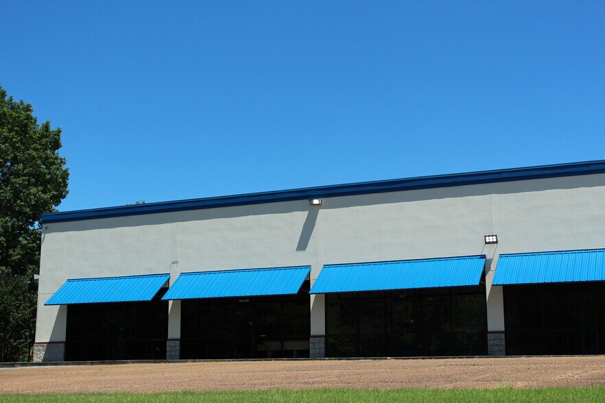 More Photos Of 7615 Highway 51 S, Brighton Veterinarian Kennel For Lease