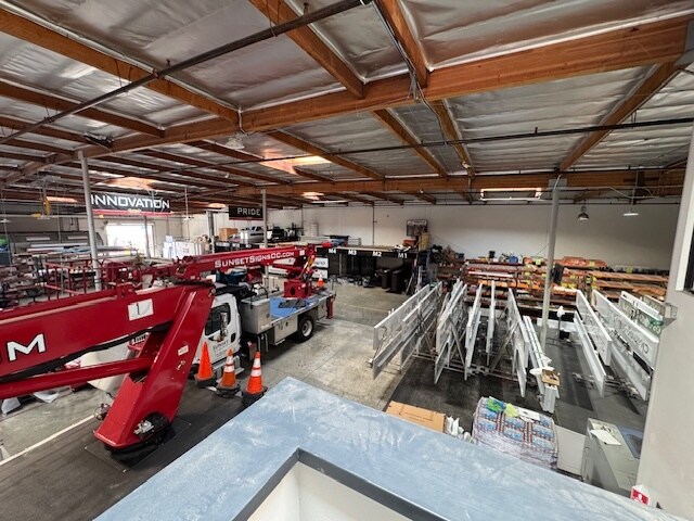 More Photos Of 2906 E Coronado St, Anaheim Warehouse For Lease