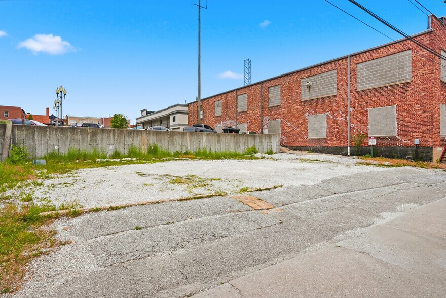 More Photos Of 115 E 5th St, Fulton Office For Sale