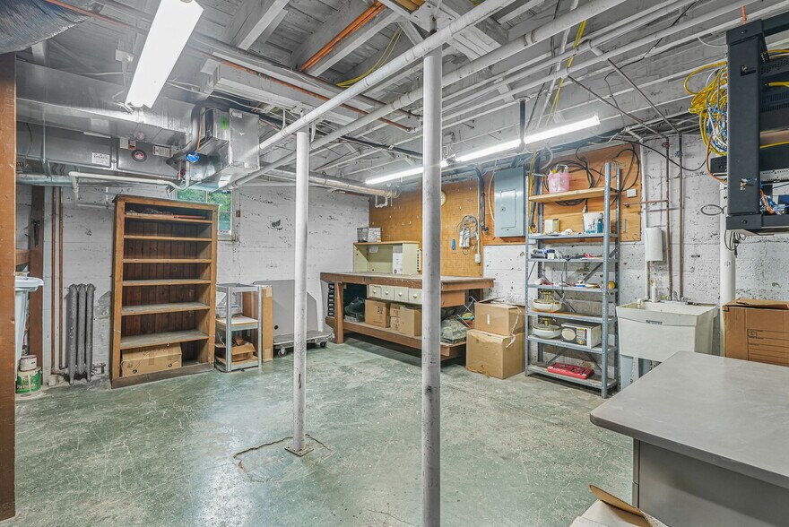 More Photos Of 530 S Union St, Traverse City Medical For Sale
