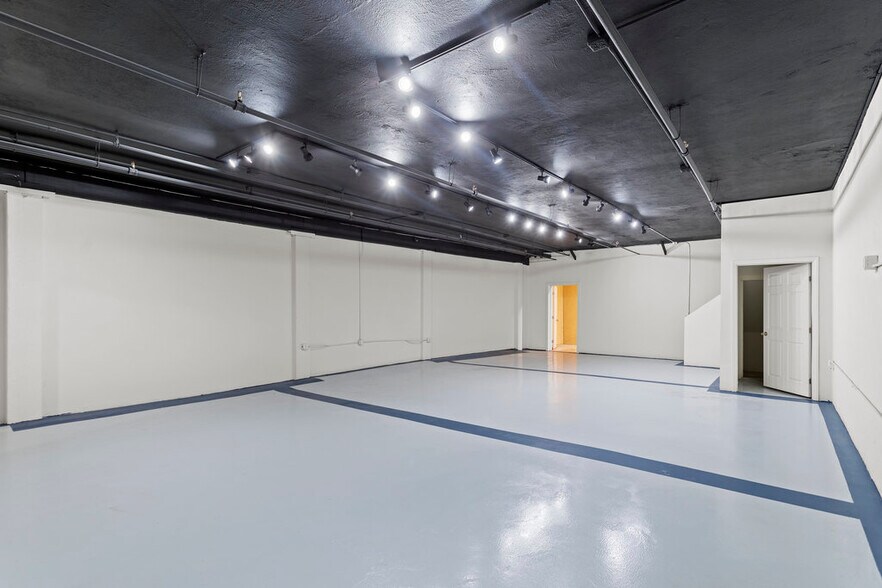 More Photos Of 901-907 S Hill St, Los Angeles Storefront For Lease