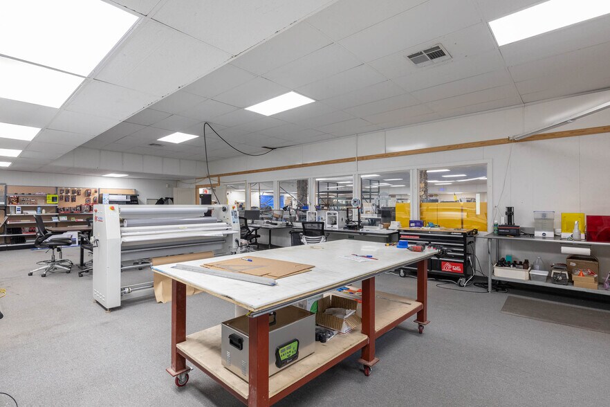 More Photos Of 1060 1st Ave NE, Gravette Industrial For Lease