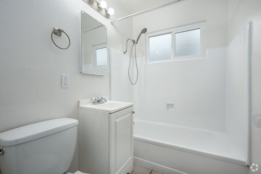 More Photos Of 3130-3132 3rd Ave, Sacramento Apartments For Sale