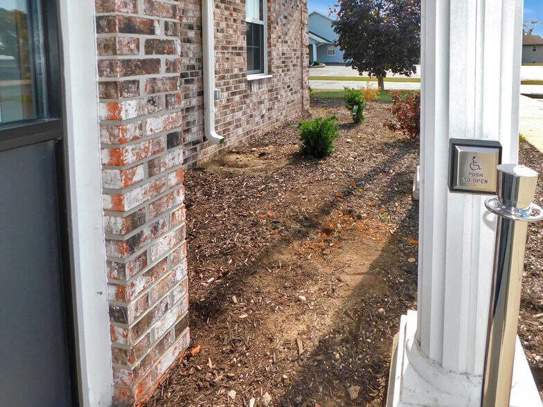 More Photos Of 769 N Blackhawk Blvd, Rockton Office For Lease