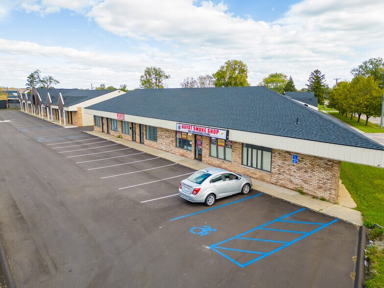 More Photos Of 14555-14747 Frazho Rd, Warren Freestanding For Lease