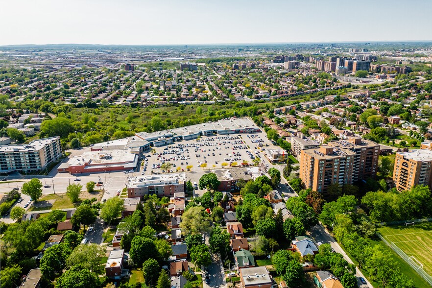 More Photos Of 7001-7155 Ch Côte St-Luc, Montréal Unknown For Lease