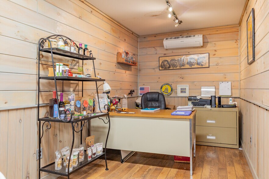 More Photos Of 1487 Main Street, Oxford Industrial For Sale