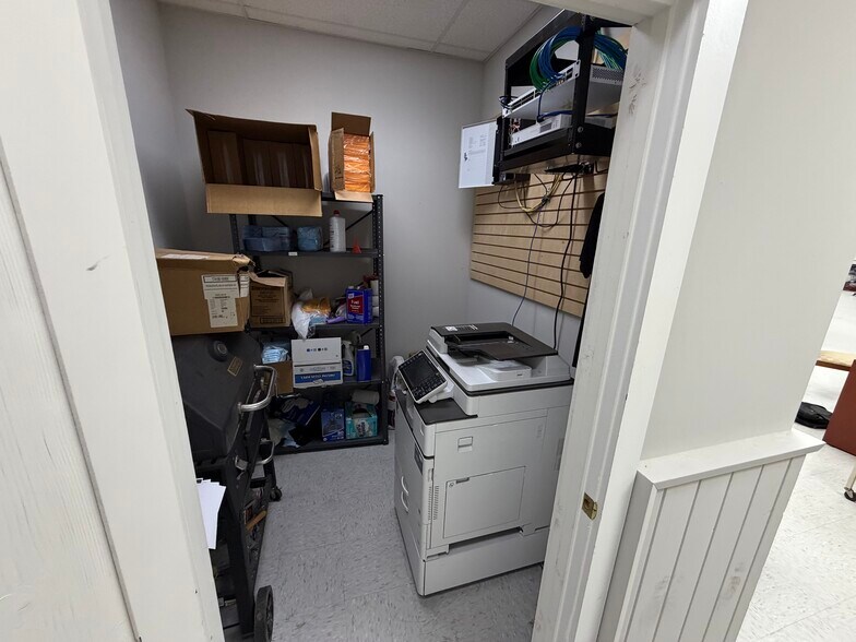 More Photos Of 256 Vann Dr, Jackson Storefront Retail Office For Sale