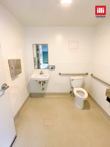 More Photos Of 4721 Laurel Canyon Blvd, Valley Village Medical For Sale