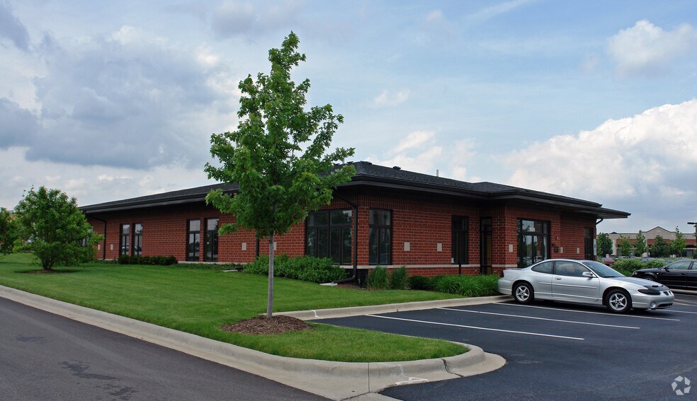 More Photos Of 7025-7035 Veterans Blvd, Burr Ridge Office For Sale