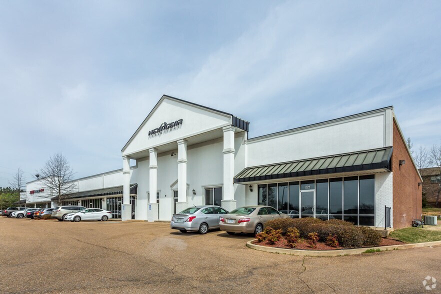 More Photos Of 304 Heritage Dr, Oxford General Retail For Lease