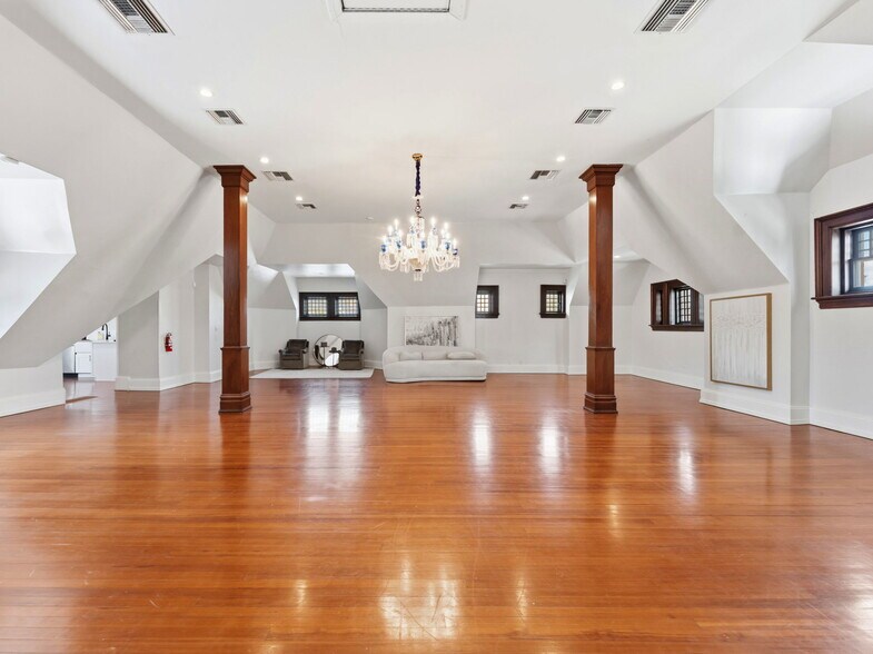 More Photos Of 341 S Plant Ave, Tampa Office Residential For Lease