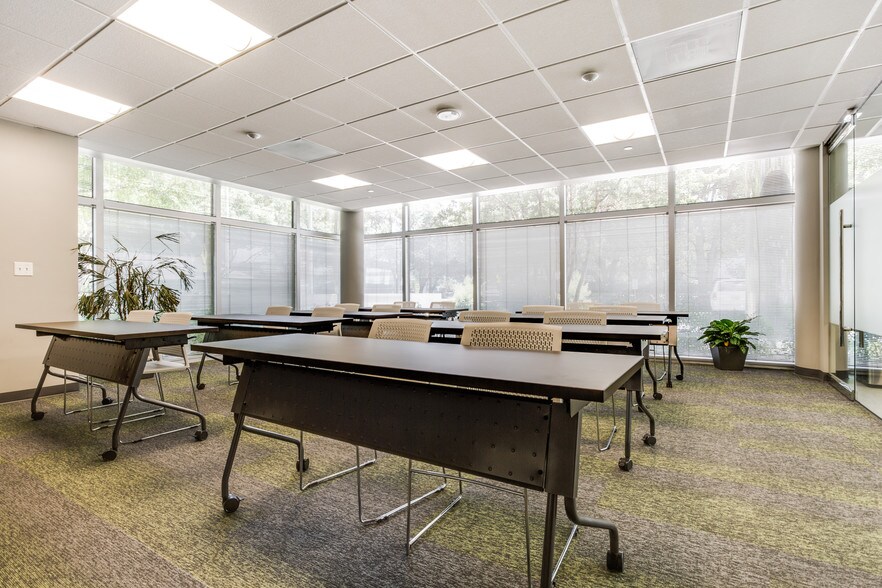 More Photos Of 14881 Quorum Dr, Dallas Office For Lease