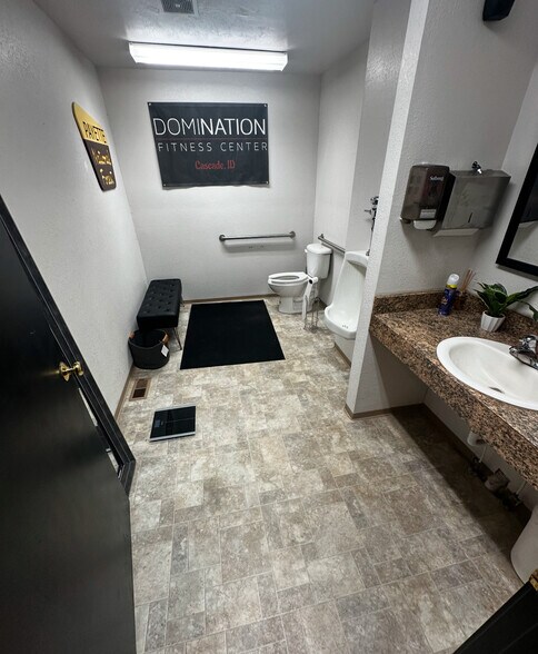 More Photos Of 208 N Main St, Cascade Storefront Retail Office For Sale