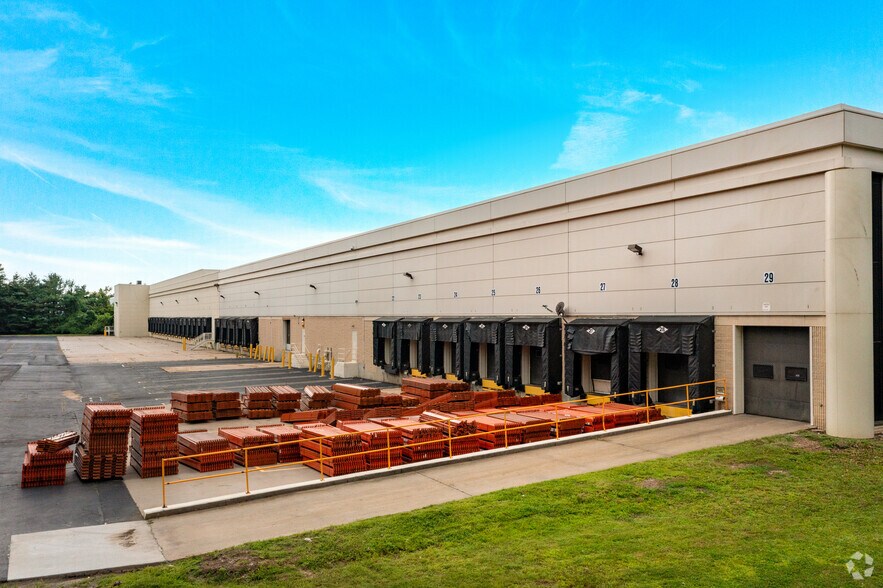 More Photos Of 3001 Frost Rd, Bristol Warehouse For Lease