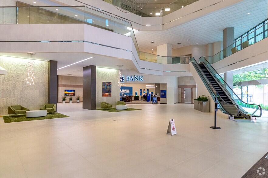 More Photos Of 777 Main St, Fort Worth Coworking Space