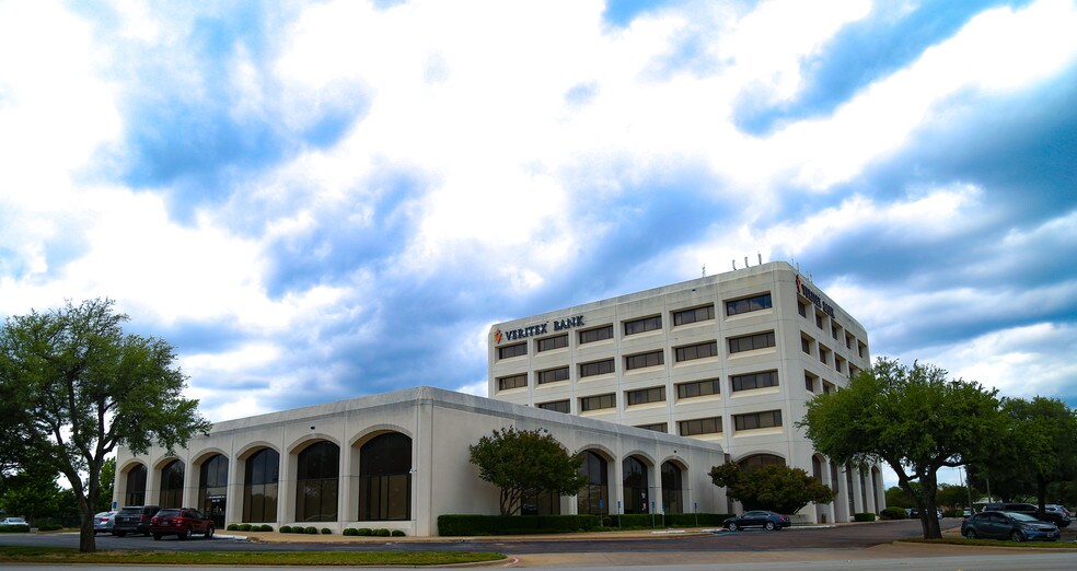 More Photos Of 7001 Boulevard 26, North Richland Hills Office For Sale