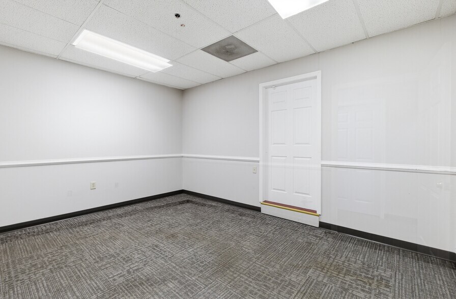 More Photos Of 104-176 Cude Ln, Madison Medical For Lease