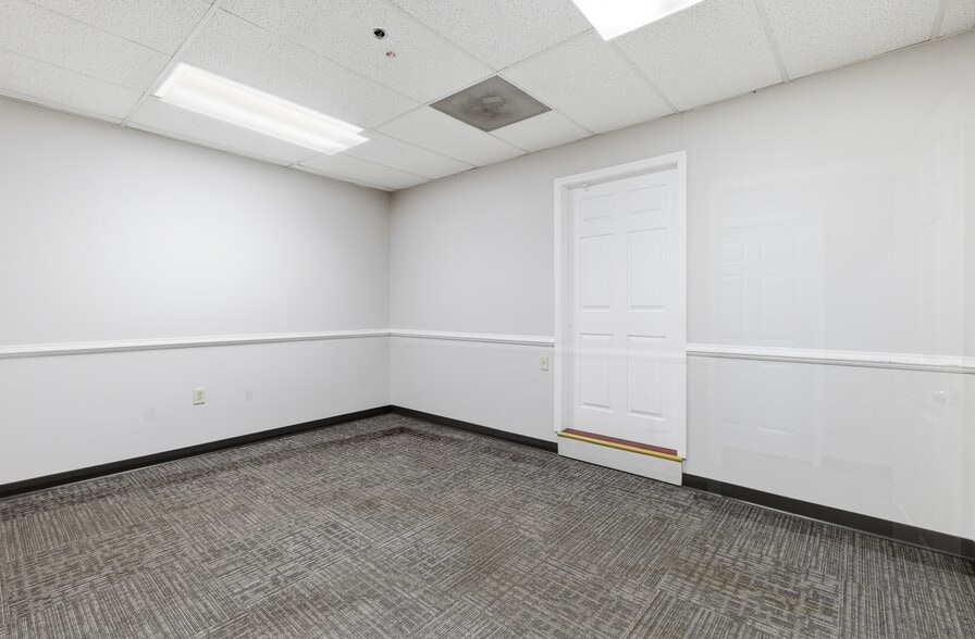 More Photos Of 104-176 Cude Ln, Madison Medical For Lease
