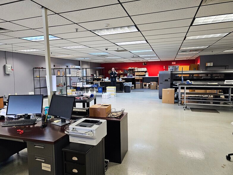 More Photos Of 45-61 Commerce Way, Woburn Research And Development For Lease