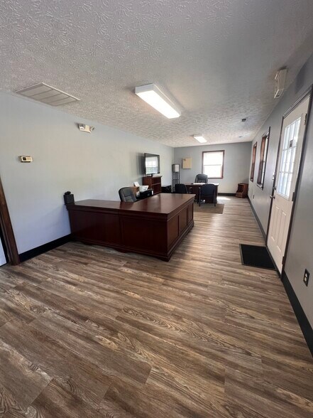 More Photos Of 1925 George Washington Mem Hwy, Gloucester Point Specialty For Lease