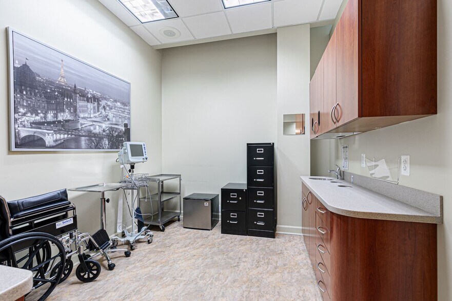 More Photos Of 7625 Maple Lawn Blvd, Fulton Medical For Sale